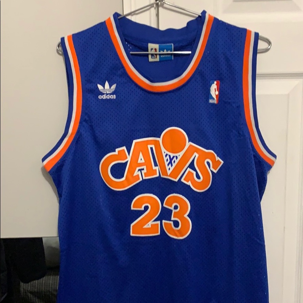 VINTAGE LEBRON JAMES CAVS NBA JERSEY